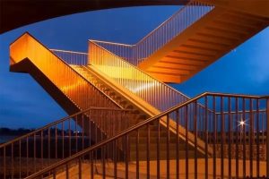 Flakestrap, Stalen trap met slijtlaag bauxiet voor infra-en wegenbouw