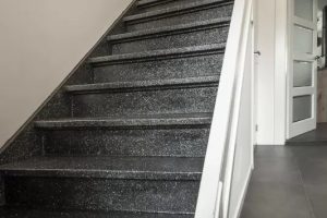 Houten gesloten trap Exclusief Zwart