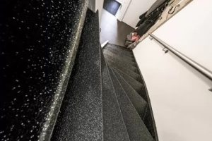 Houten gesloten trap Exclusief Zwart