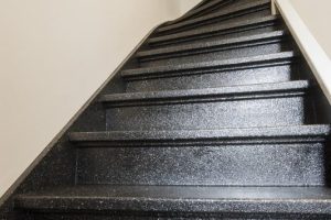 Houten gesloten trap Exclusief Zwart