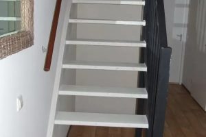 Flakestrap, Houten open trap, Terrazzo Graniet