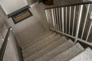 Flakestrap, Beton trap gesloten Terrazzo Travertin