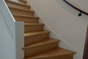 Flakestrap Houtentrap gesloten, exclusief goud