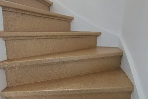 Flakestrap Houtentrap gesloten, exclusief goud