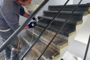 Flakestrap, Betontrap gesloten, Lei Tin