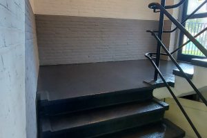 Flakestrap, Betontrap gesloten, Lei Tin