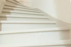 Flakestrap, Houten gesloten trap, Uni Ceder